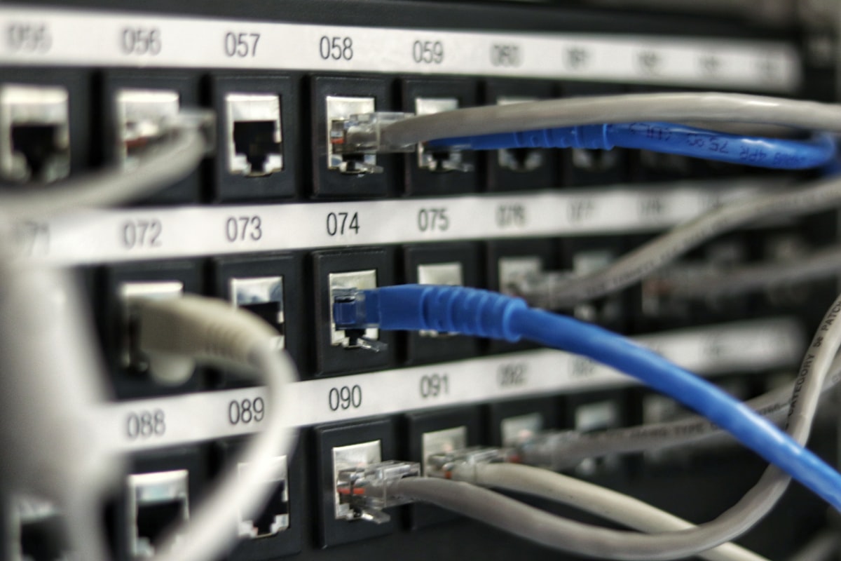 LVM Linux extend logical volume resize filesystem no downtime
